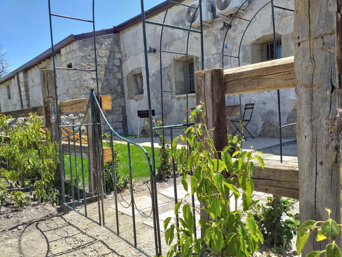 Gibbesi Country Farm Piccolo Cottage Naro Exterior photo