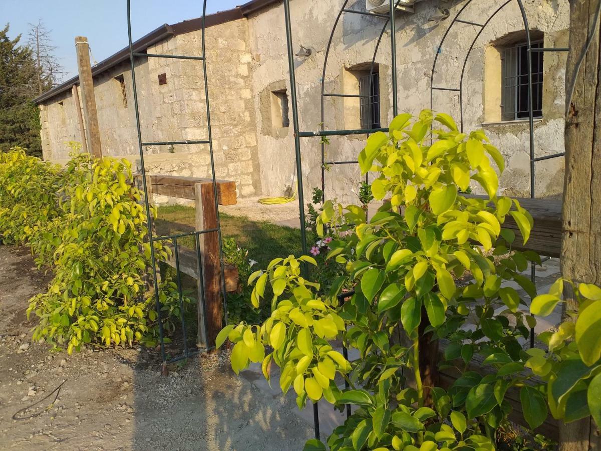Gibbesi Country Farm Piccolo Cottage Naro Exterior photo